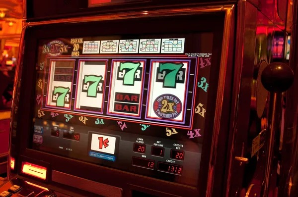 Poker Indonesia table interface showing bet options